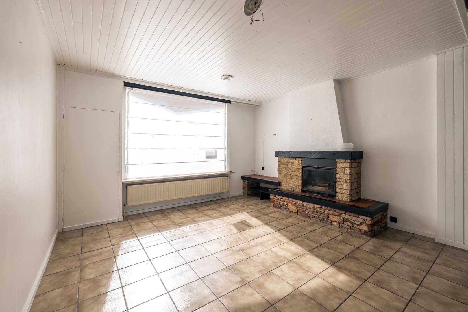 Renovatiepand met 6 slaapkamers, garage en grote zonnige tuin 