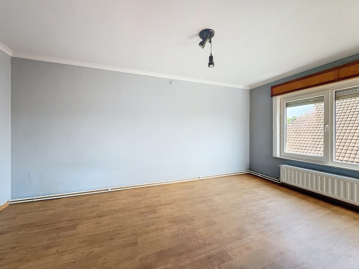 Ruime, te renoveren OB met garage te Zottegem 