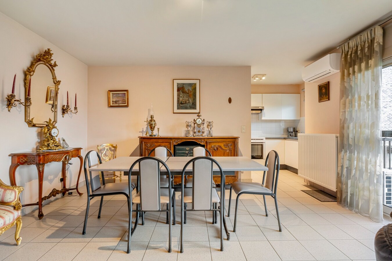 Comfortabel appartement met 1 slaapkamer, terras en autostandplaats nabij het centrum van Maaseik! 
