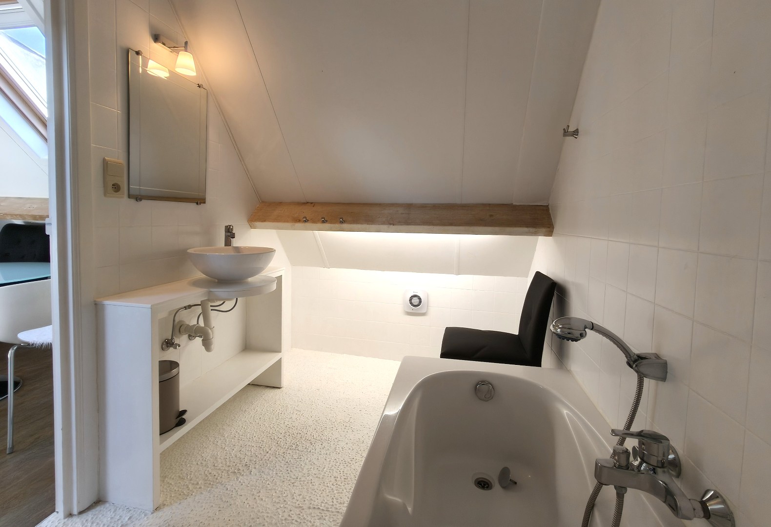 Gebouw met 3 vakantiestudio's 