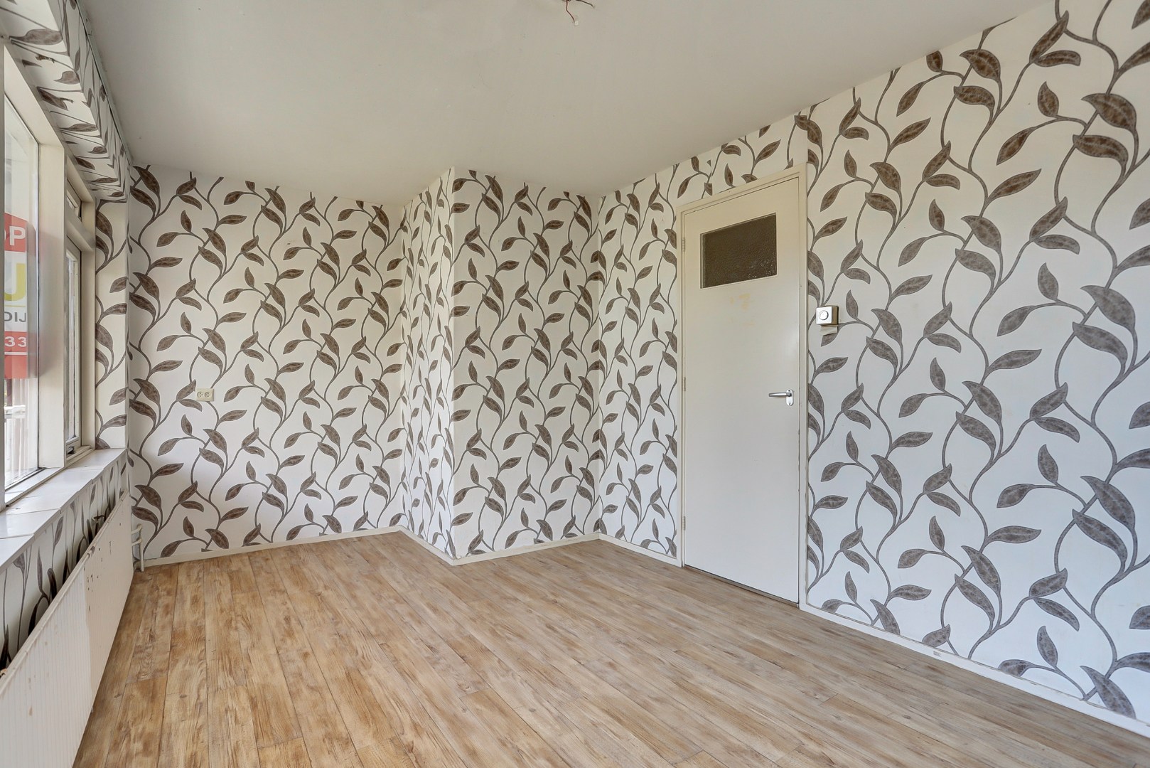 Ruime 4-kamer maisonnette op het Kreekplein, met balkon op het westen, berging in de onderbouw en gelegen op eigen grond. 