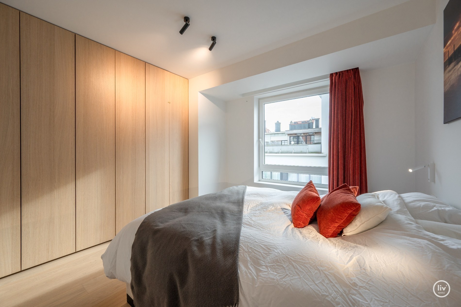 OPENDEURDAG Zaterdag 19/09, tussen 11U en 13u (Jozef Mommenstraat 1): Prachtig gerenoveerd 2-slaapkamer-(hoek)appartement vlakbij de Lippenslaan te Knokke 