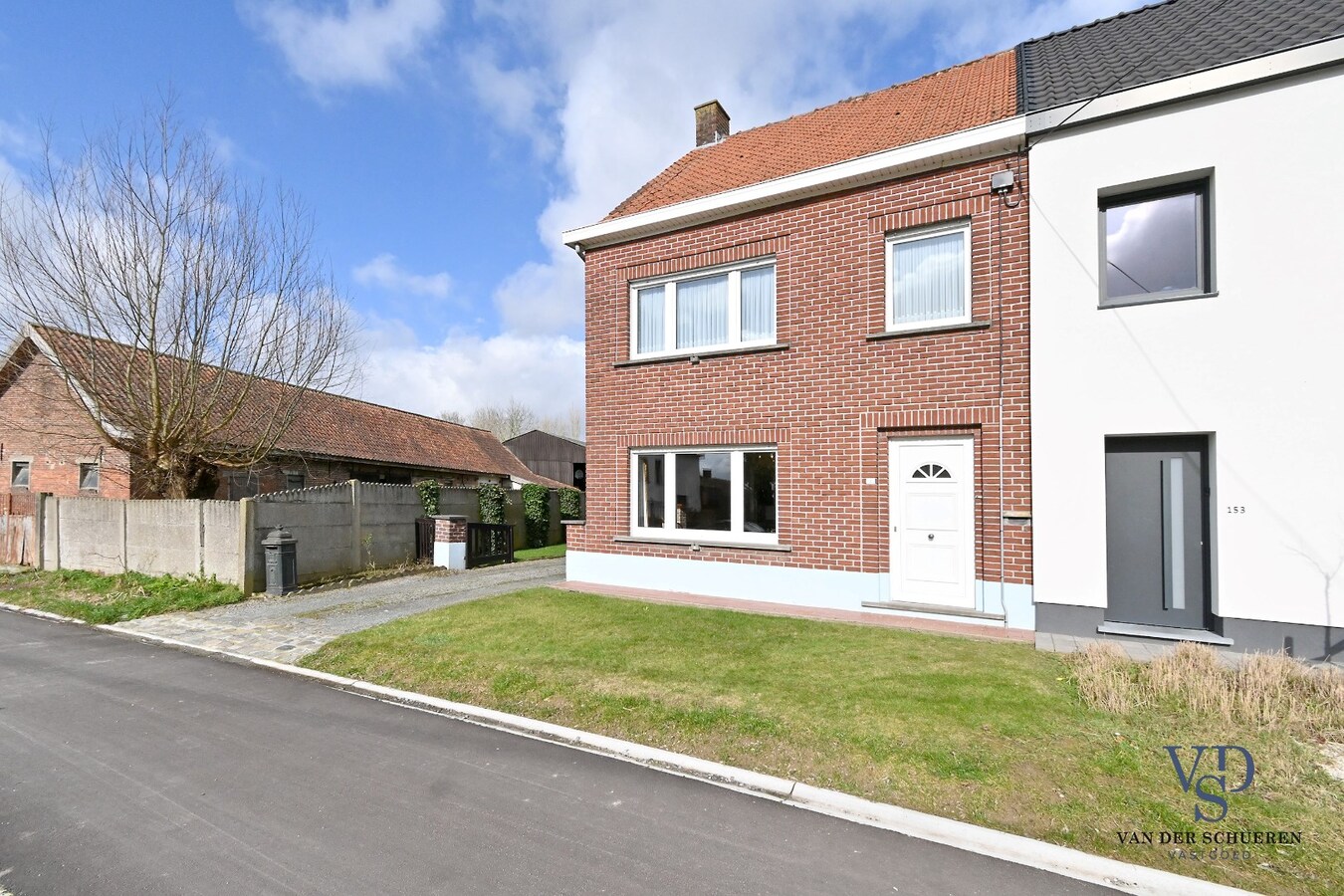 Half Open gezinswoning met potentieel 