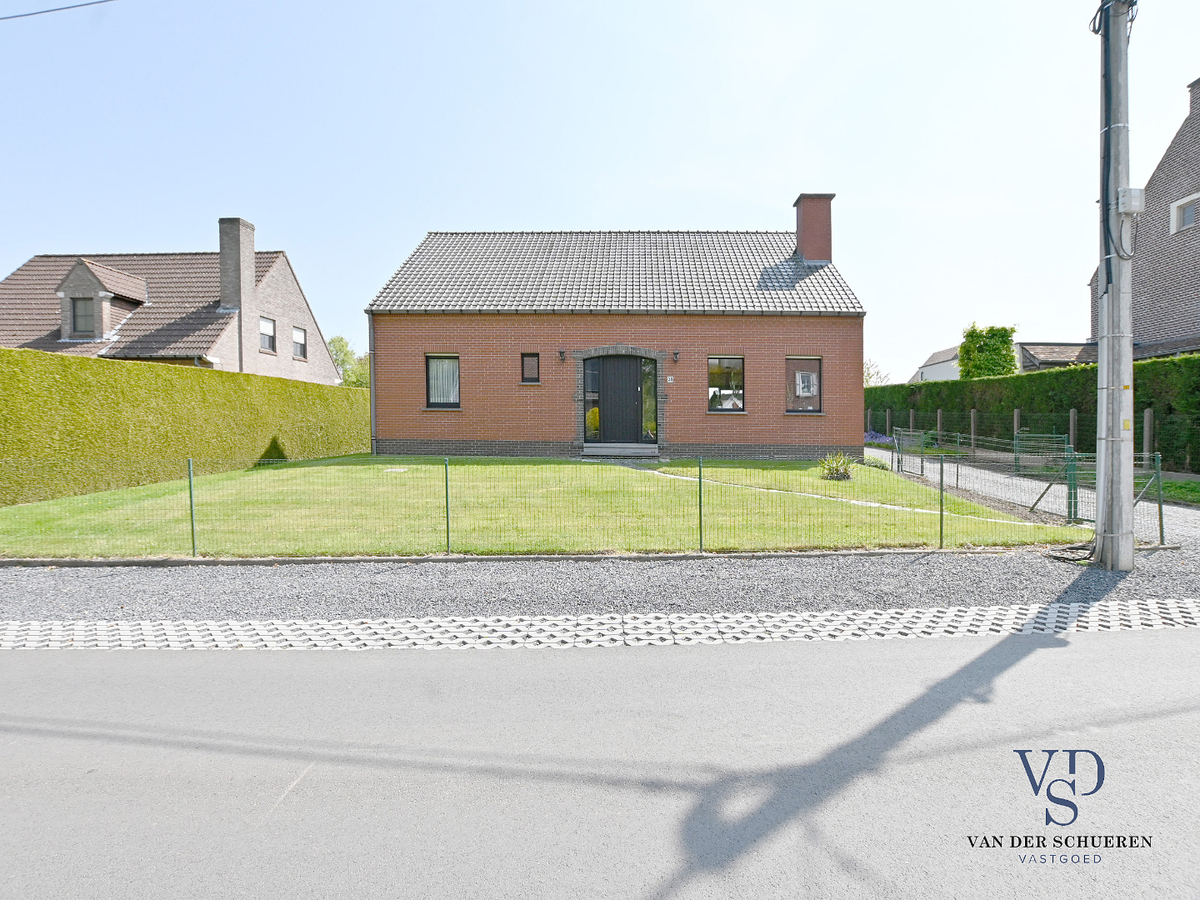 Bungalowwoning met mogelijkheden op een uniek perceel te Dikkelvenne. 