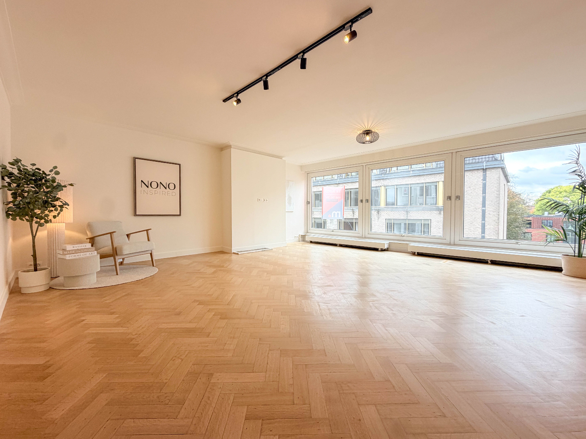 Stijlvol gerenoveerd 3-slaapkamerappartement van 128 m² met garage op topligging in Kortrijk *** NONO INSPIRED *** 