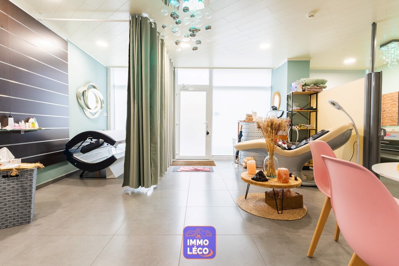 Maison de commerce avec habitation et garage de 55m². Beaux volumes ! 