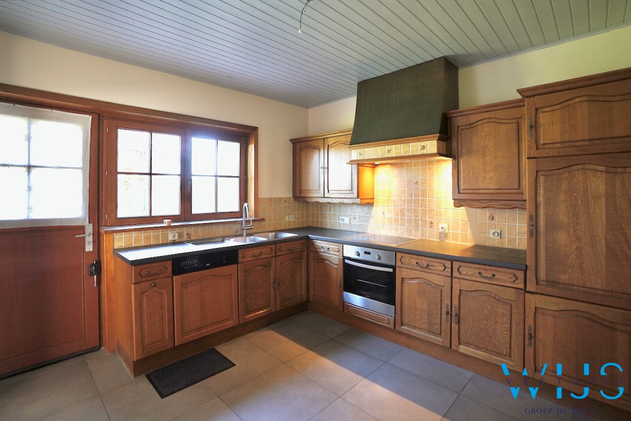 Instapklare gezinswoning met 4 slaapkamers in woonwijk te EVERGEM ! 