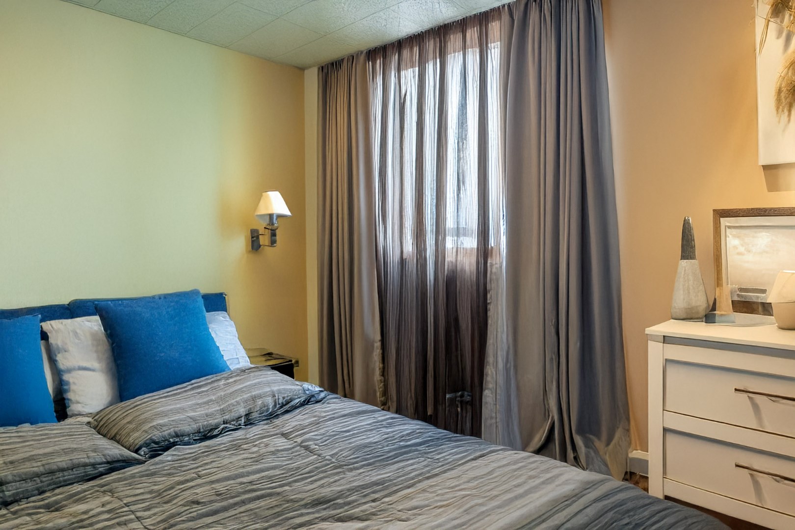 BUITENKANS! Vergunde, te renoveren meergezinswoning met 3 entiteiten 