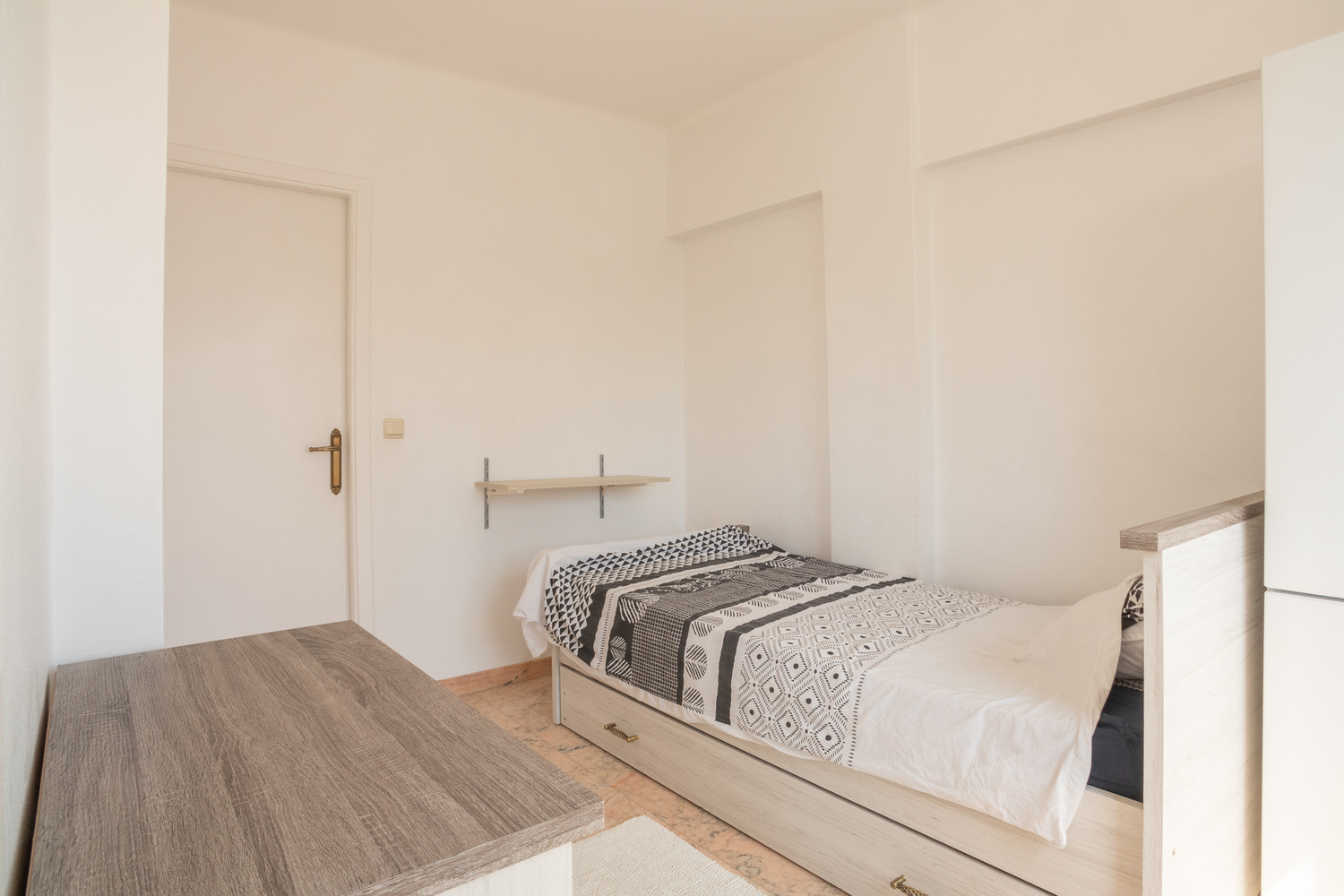 Instapklaar appartement op een zucht van strand en zeedijk 