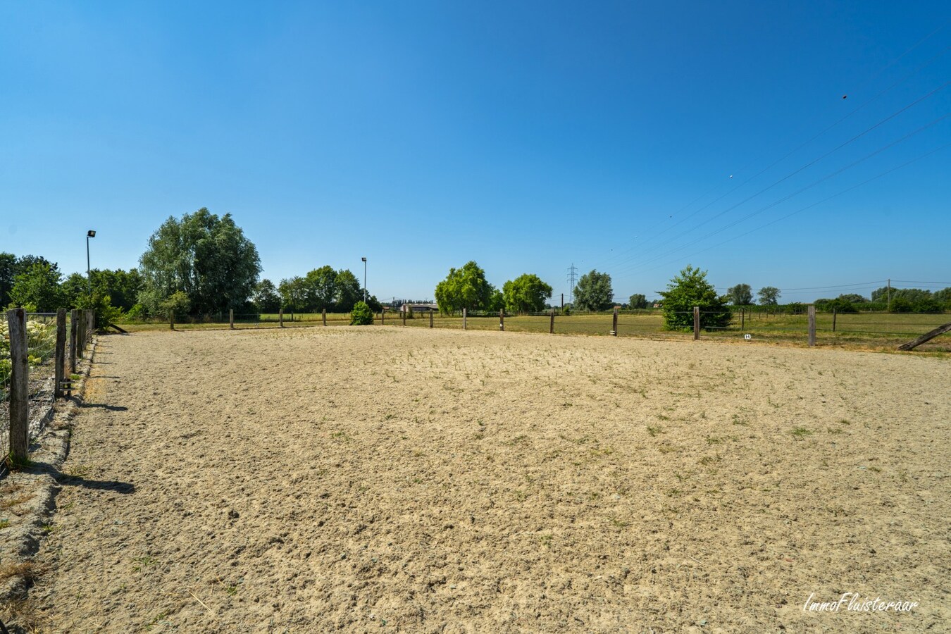 Unieke eigendom met paardenaccommodatie op 33.647 m² in Menen 