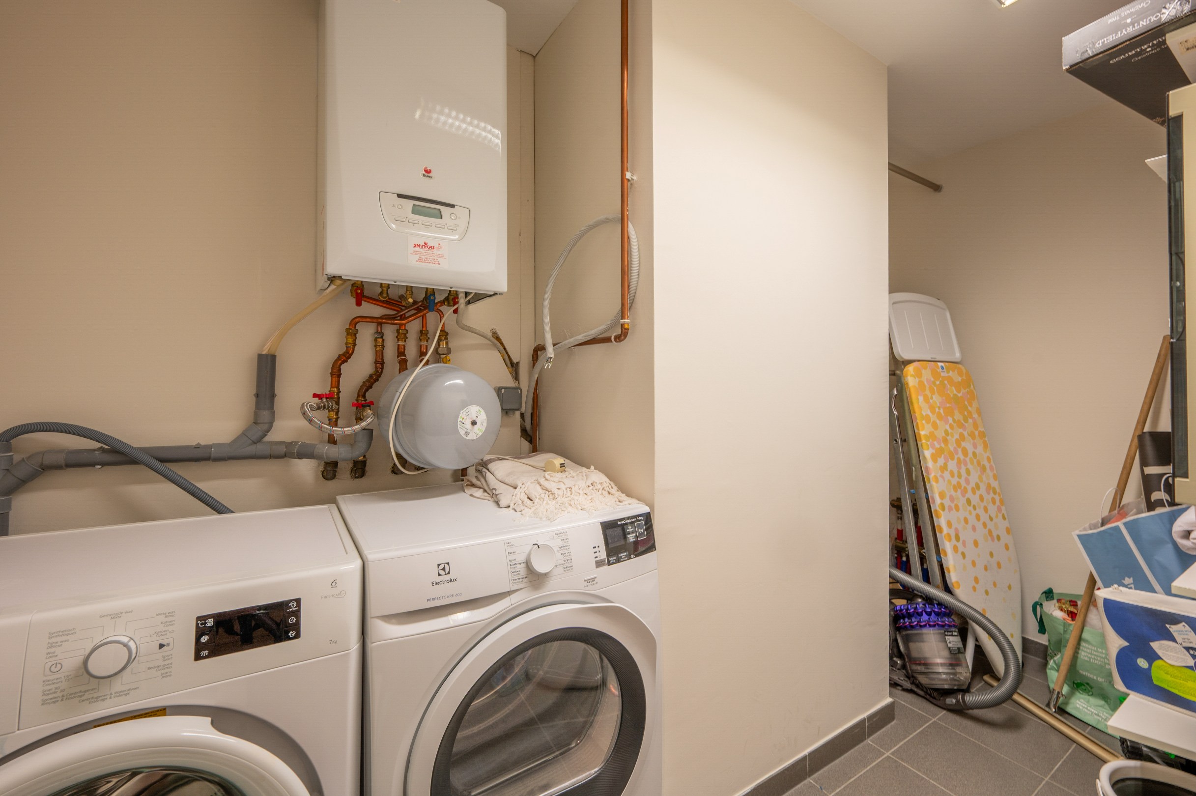 Uitzonderlijk lichtrijk hoekappartement van 150 m² met open zicht op het Burgemeester Frans Desmidtplein – inclusief 2 autostandplaatsen 