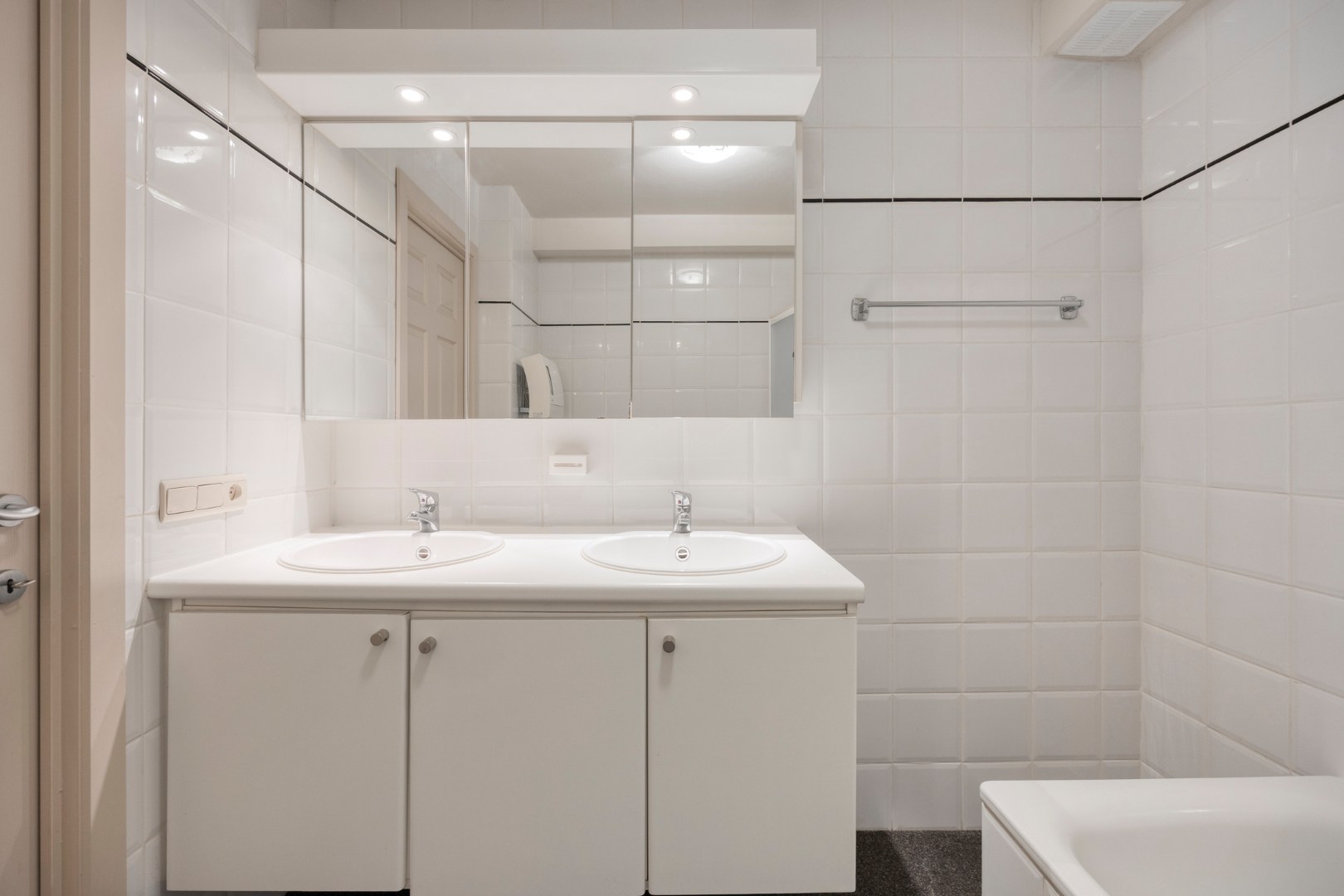 Instapklaar appartement met 2 slpk., staanplaats en berging in Tessenderlo-Schoot 