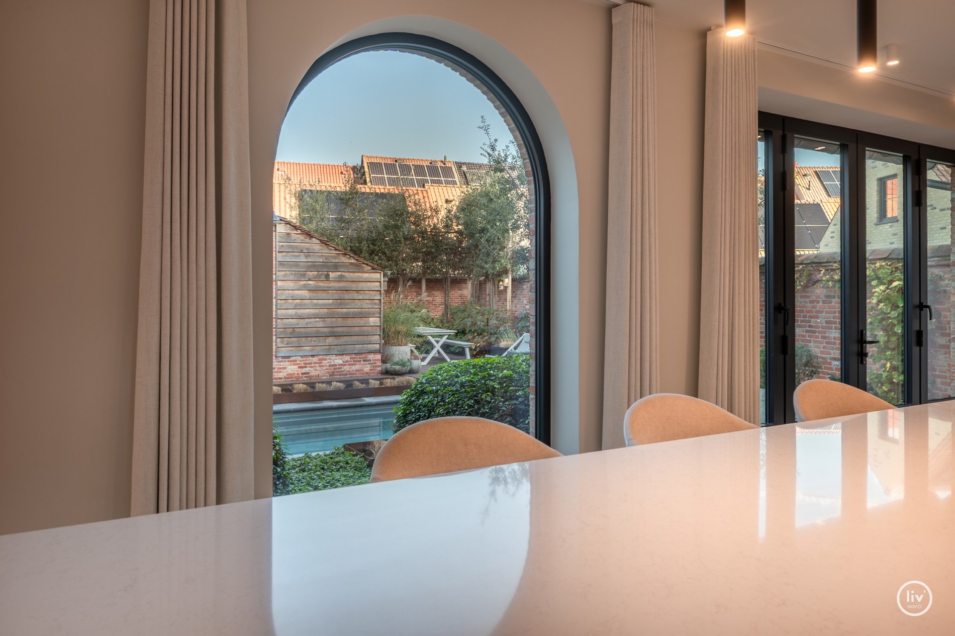 Luxueus afgewerkte energie zuinige woning met zwembad te Knokke 