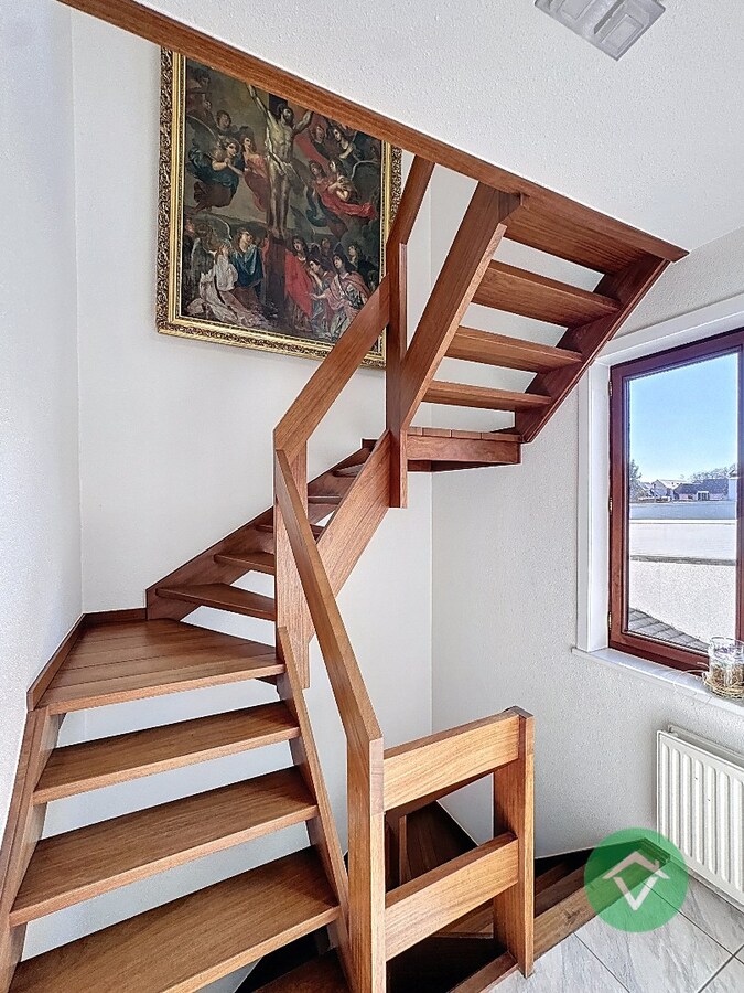 Deze instapklare handelswoning is gelegen in het centrum op een commerciële topligging op de markt van Koekelare 