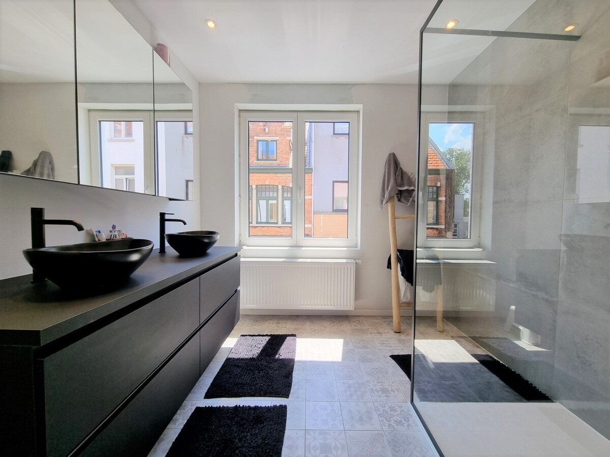 Knap gerenoveerde gezinswoning vlakbij het strand te Heist 