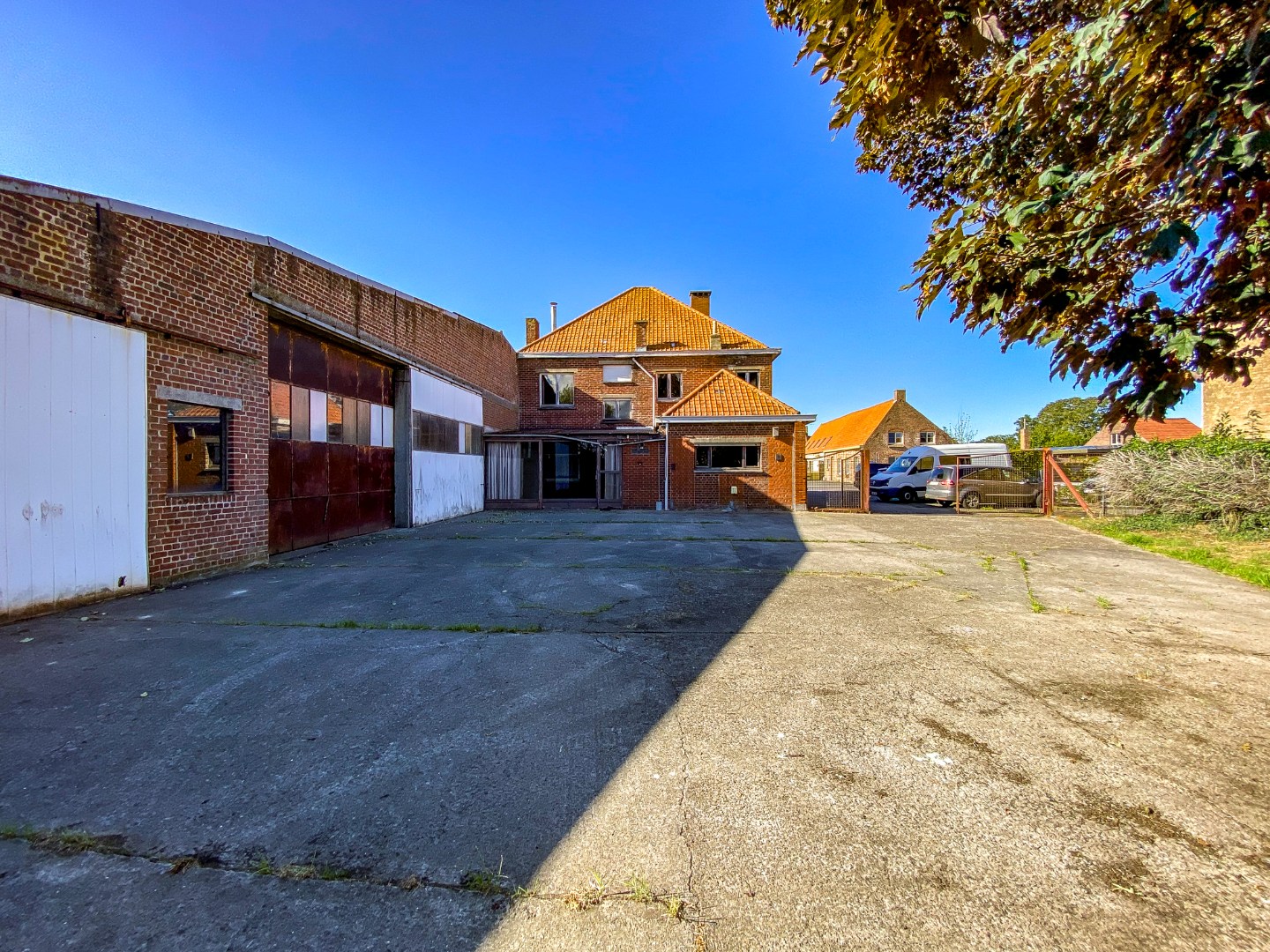 Woning met een enorm potentieel aan bruikbare oppervlakte op 1441m². 