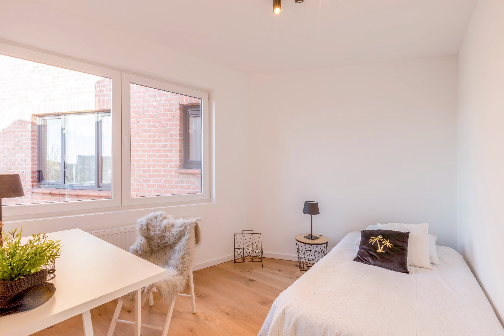 Knap instapklaar duplex app. met fietsenberging nabij het UZ 