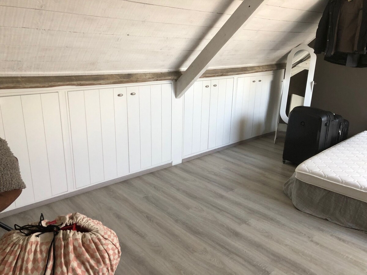 Alleenstaande woning met 5 slaapkamers en diepe tuin te Zarren 