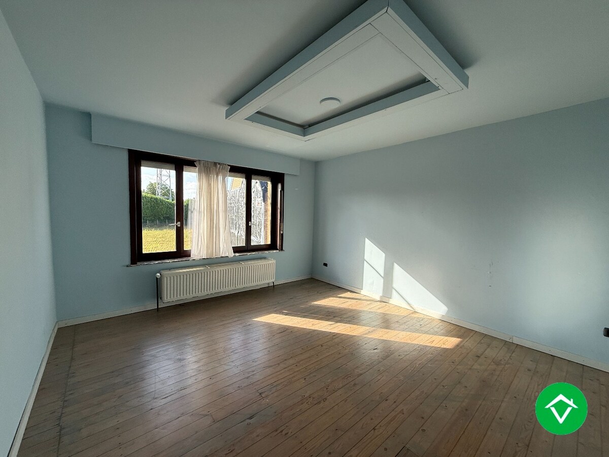 Ruime woning met 5 slaapkamers te Zwevezele 