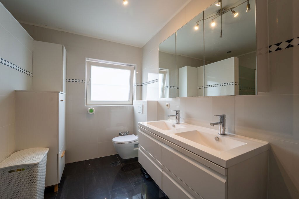 RUIM HANDELSHUIS MET WOONST TE SPALBEEK (HASSELT) 