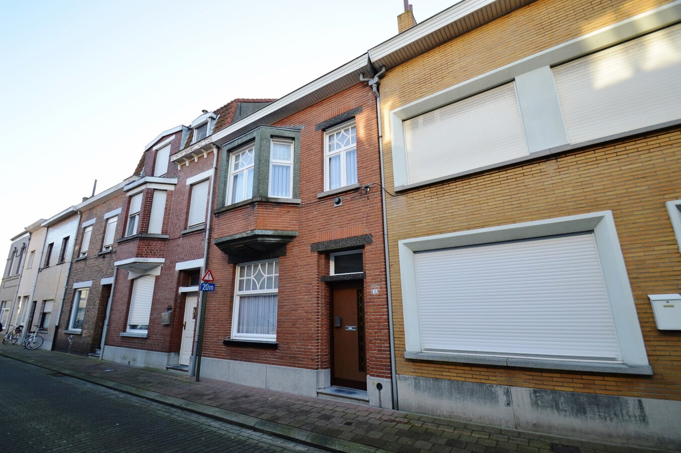 Centraal gelegen rijwoning met tal van mogelijkheden - Heist 