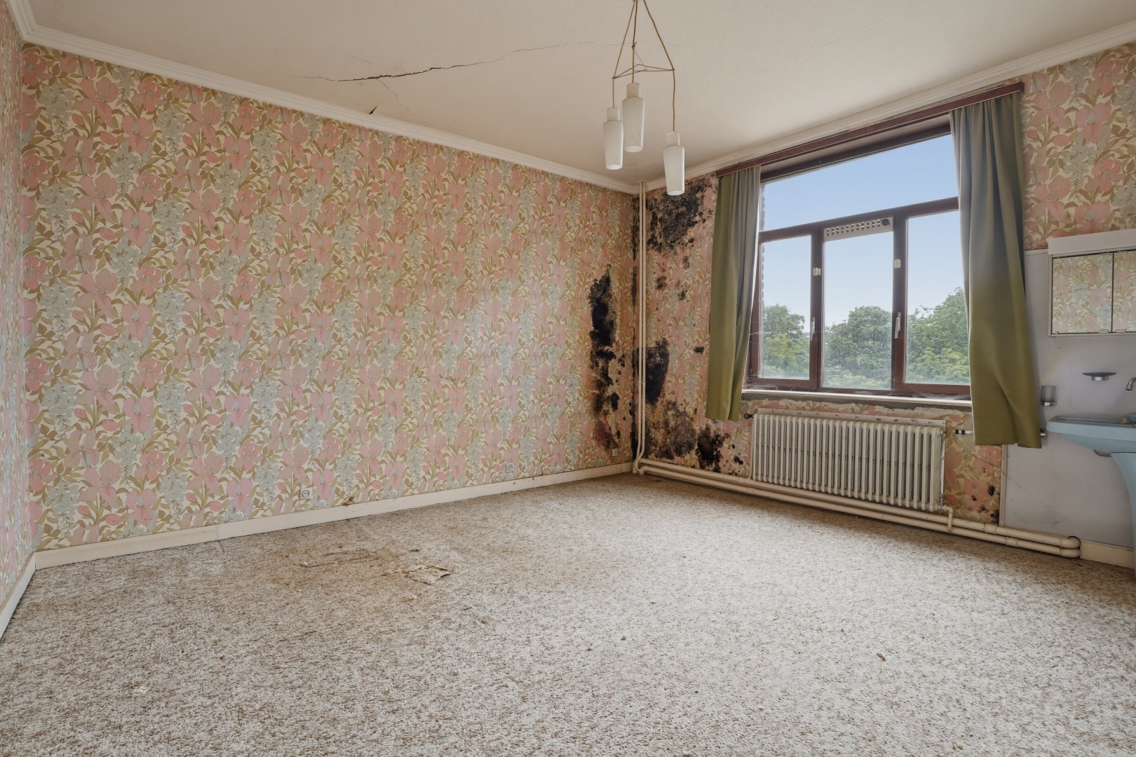 Te renoveren woning met veel op potentieel op topligging. 