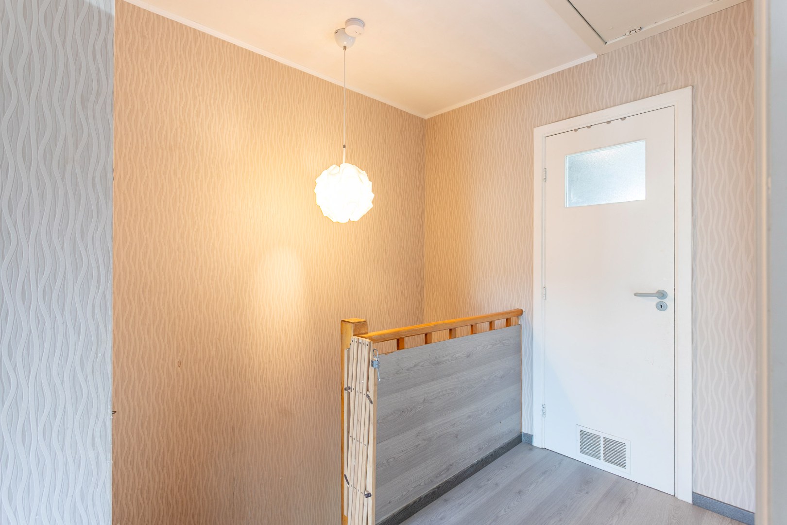 Instapklare woning met 3 slpk, tuin en garage te Lembeek 