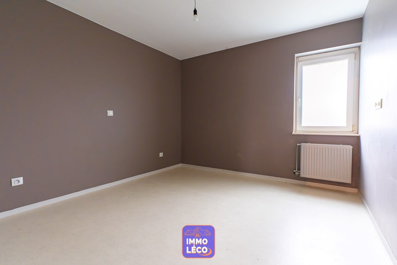 Maison moderne dans un lotissement avec parking 2 voit. &amp; jardin, proche de la Gare ! 