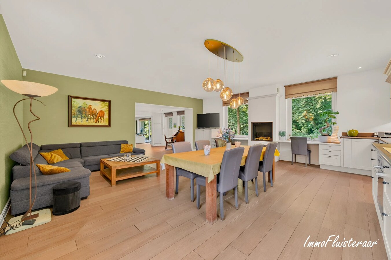Exclusief eigendom met twee volwaardige, zelfstandige villa-woningen, een conciërgeverblijf en luxueuze paardenfaciliteiten op ruim 2 ha te Brasschaat 