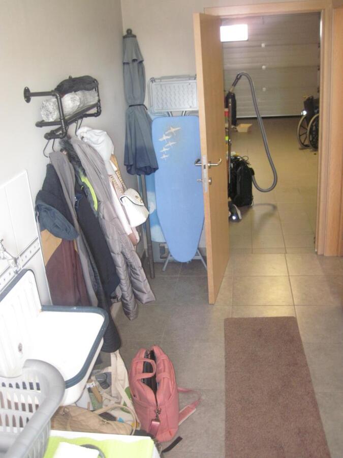 Degelijke woning met terras, tuintje én inpandige garage. 