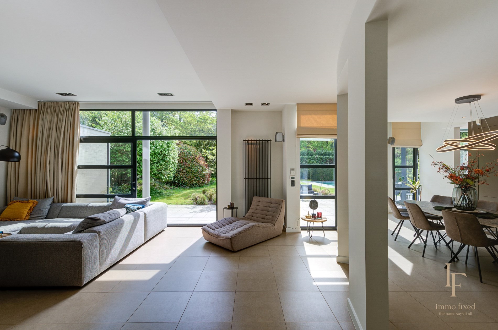 Moderne villa met 7 slaapkamers te Zoersel. 