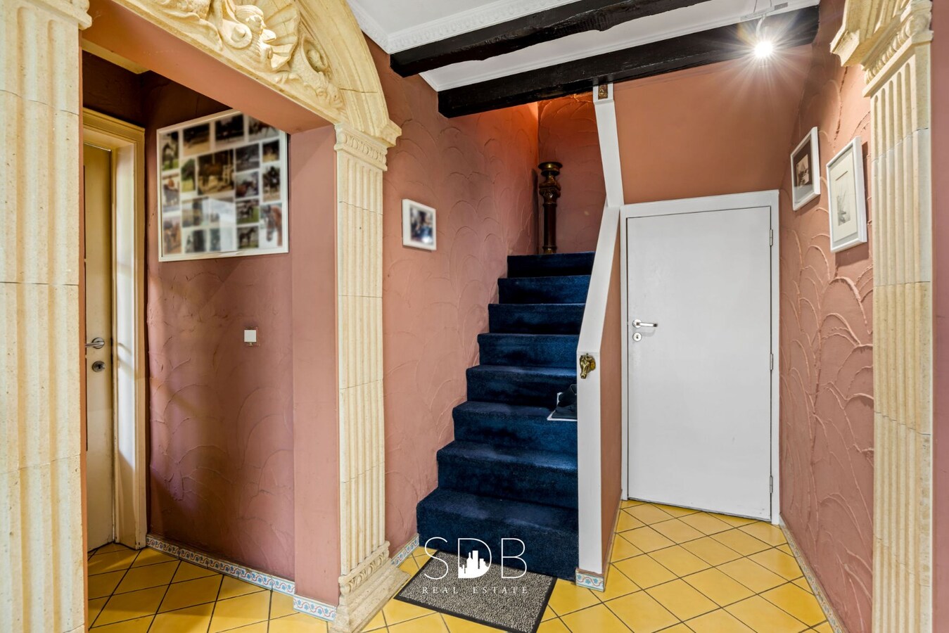 Hedendaagse woning met hippisch complex op circa 2hectare 