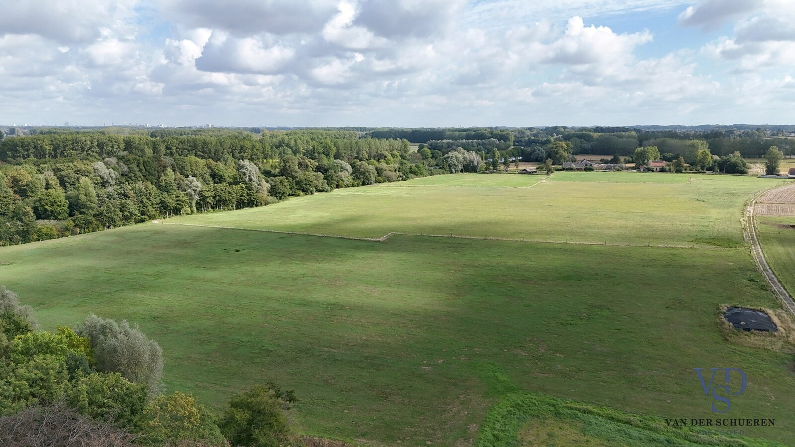 Te renoveren bungalow op een perceel van ca. 2.840 m² 