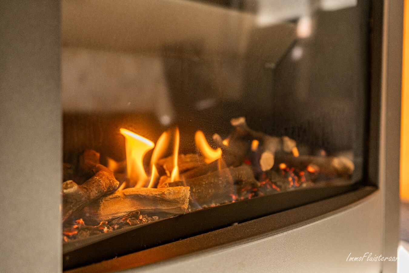 Renovated farmhouse with stables and pasture on approximately 1.7 hectares in Nazareth. 