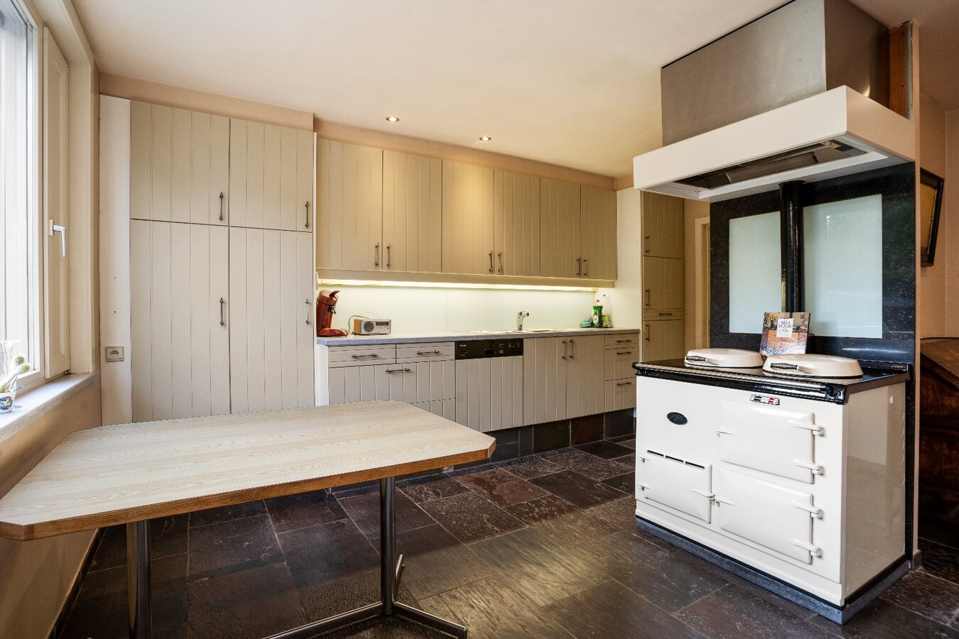 Polyvalente, ruime (handels)woning op zongericht perceel van 1243m² 