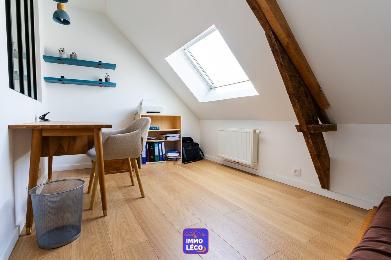 Maison aux volumes impressionnants, érigée sur 1457m², 4 garages, TOP SECTEUR ! COUP DE COEUR ! 