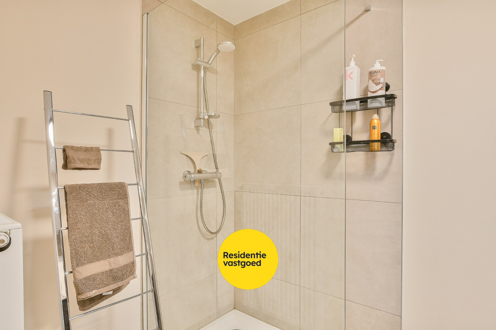 Uniek appartement met carport met grote berging gelegen in een oude graanmolen 