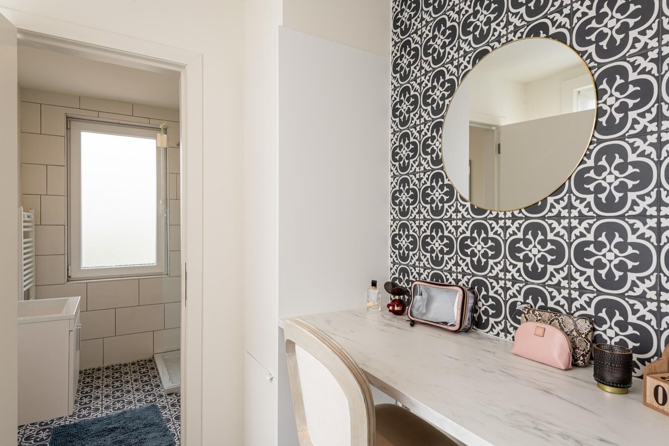 Lichtrijke woning met garage in het hartje van Ieper 