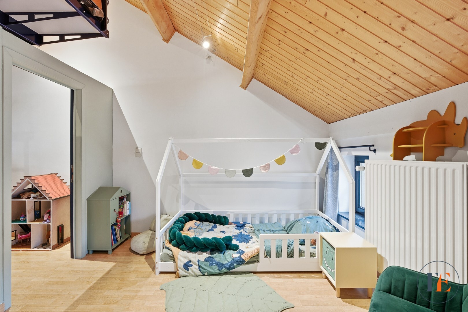 Gezellige eengezinswoning met buitenruimte met INSTELPRIJS 