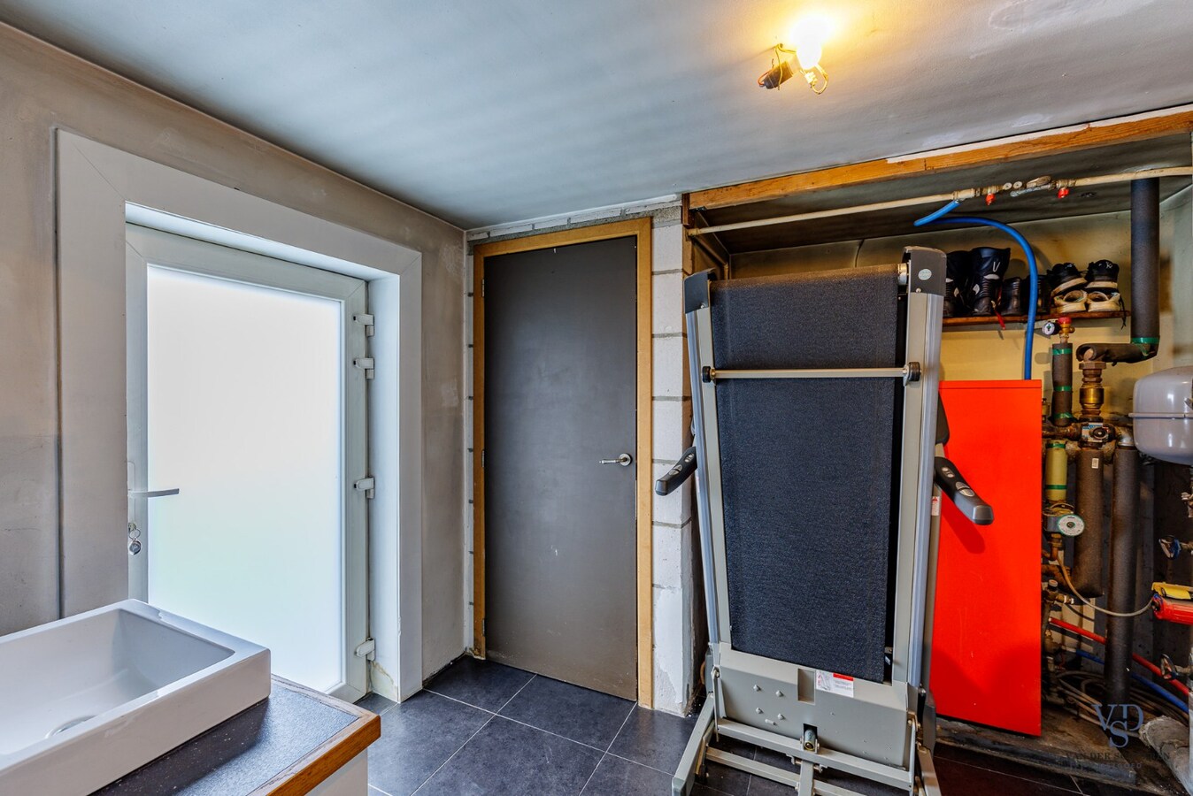 Ruime, deels gerenoveerde Half Open Bebouwing 