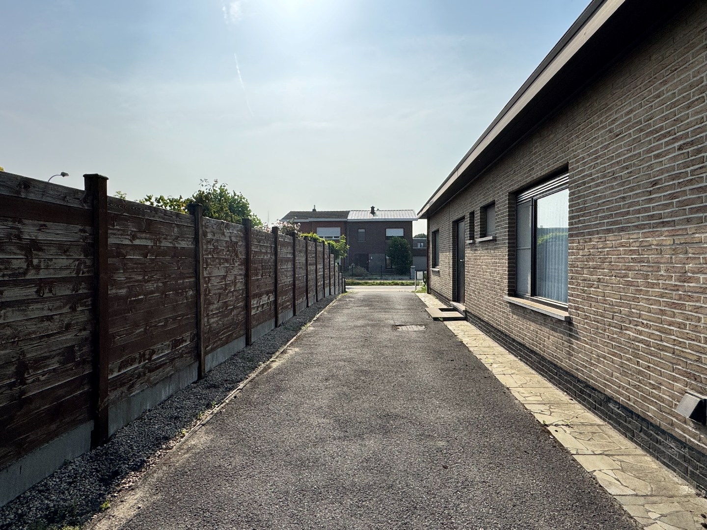 Woning op groot perceel met 3 slaapkamers en garage te Deinze 
