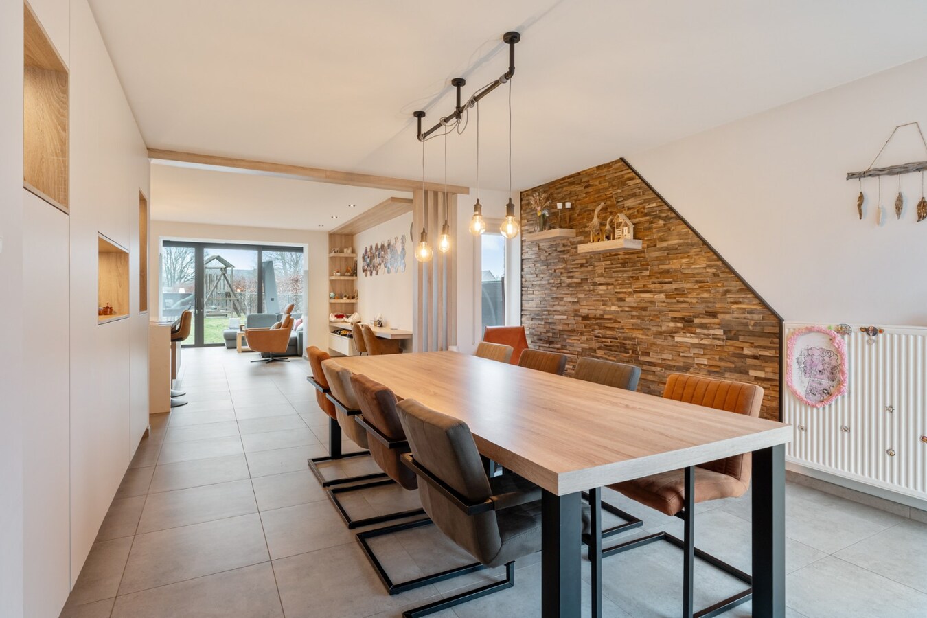 Recente, goed afgewerkte gezinswoning op een perceel van 5a15ca nabij het dorpscentrum van Opoeteren! 