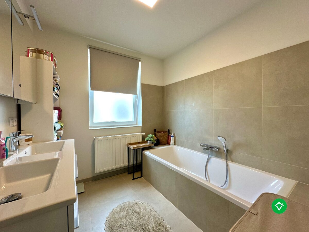 Instapklare halfopen nieuwbouwwoning te huur in Eernegem 