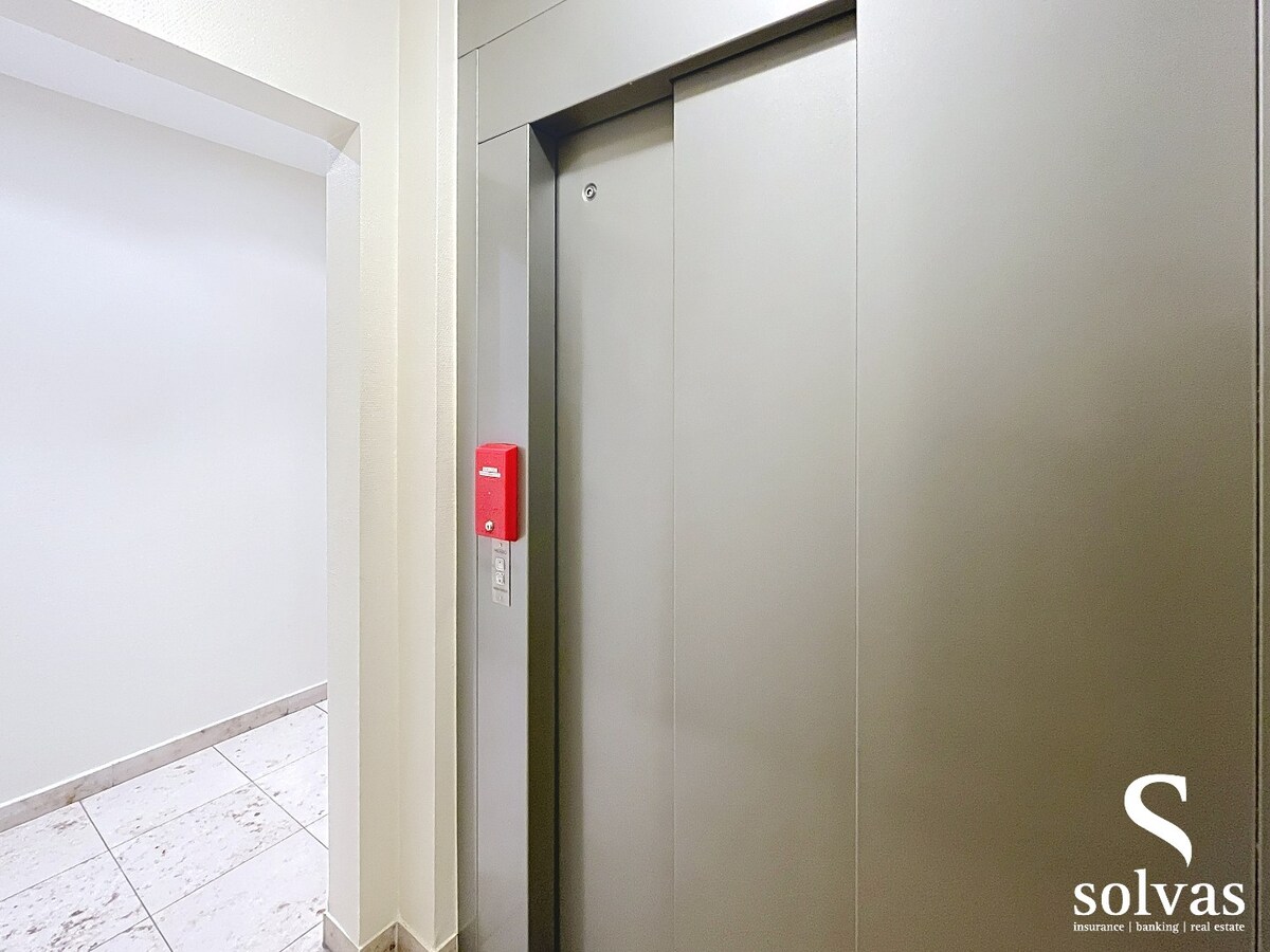 Gezellig dakappartement met terras en twee slaapkamers te hartje Knesselare. 