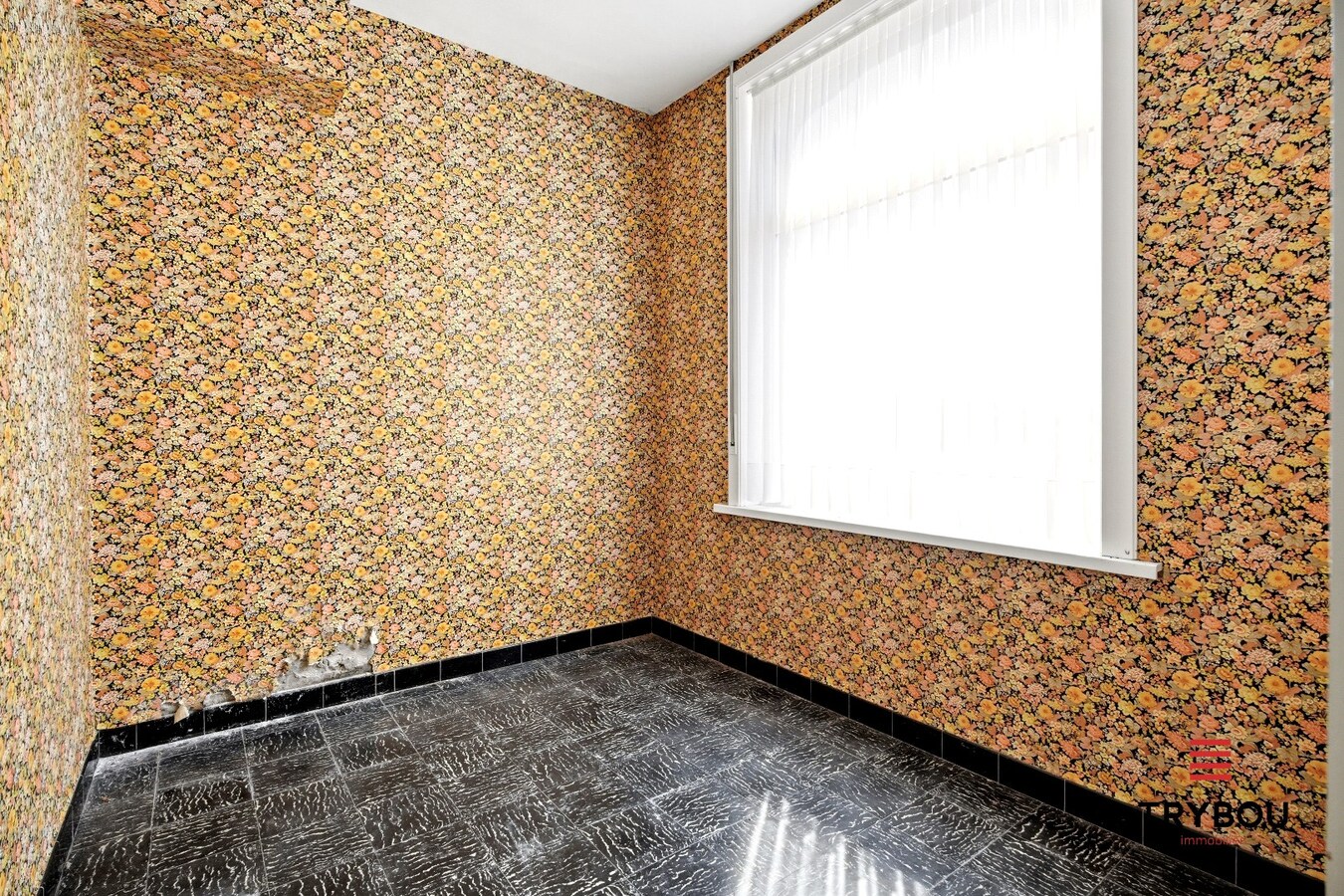 Te renoveren ruime halfopen bebouwing op een perceel van 1491m² met 7 slaapkamers! 