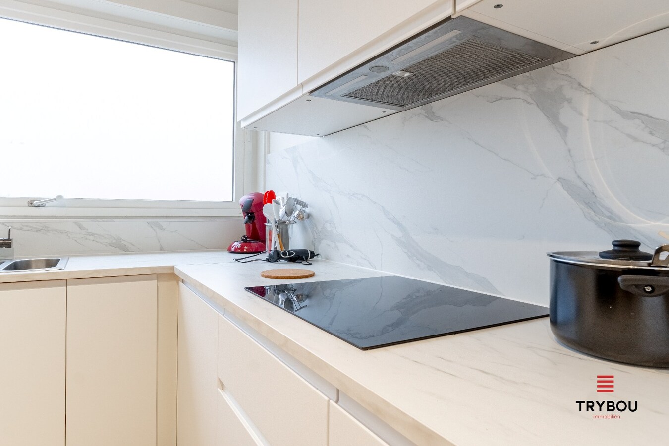 Volledig gerenoveerd 2-slaapkamerappartement te koop – rand centrum Ieper 