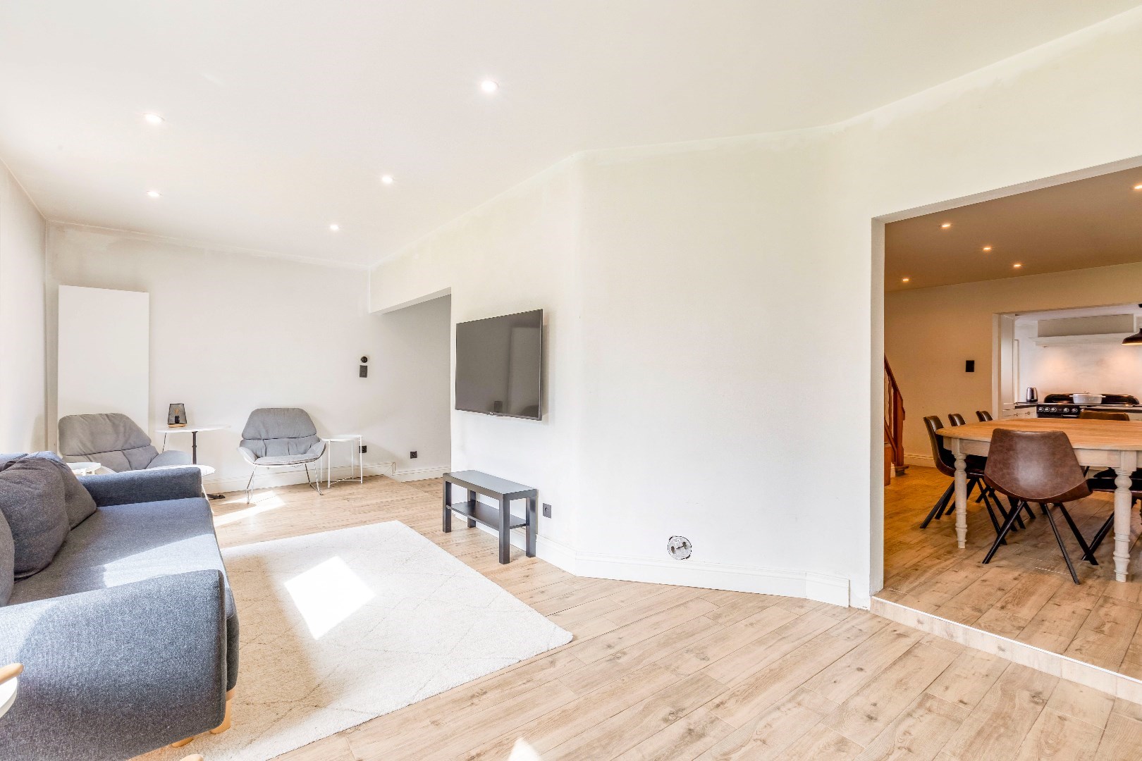 Instapklare woning met tuin in de gezellige kern van Laarne 