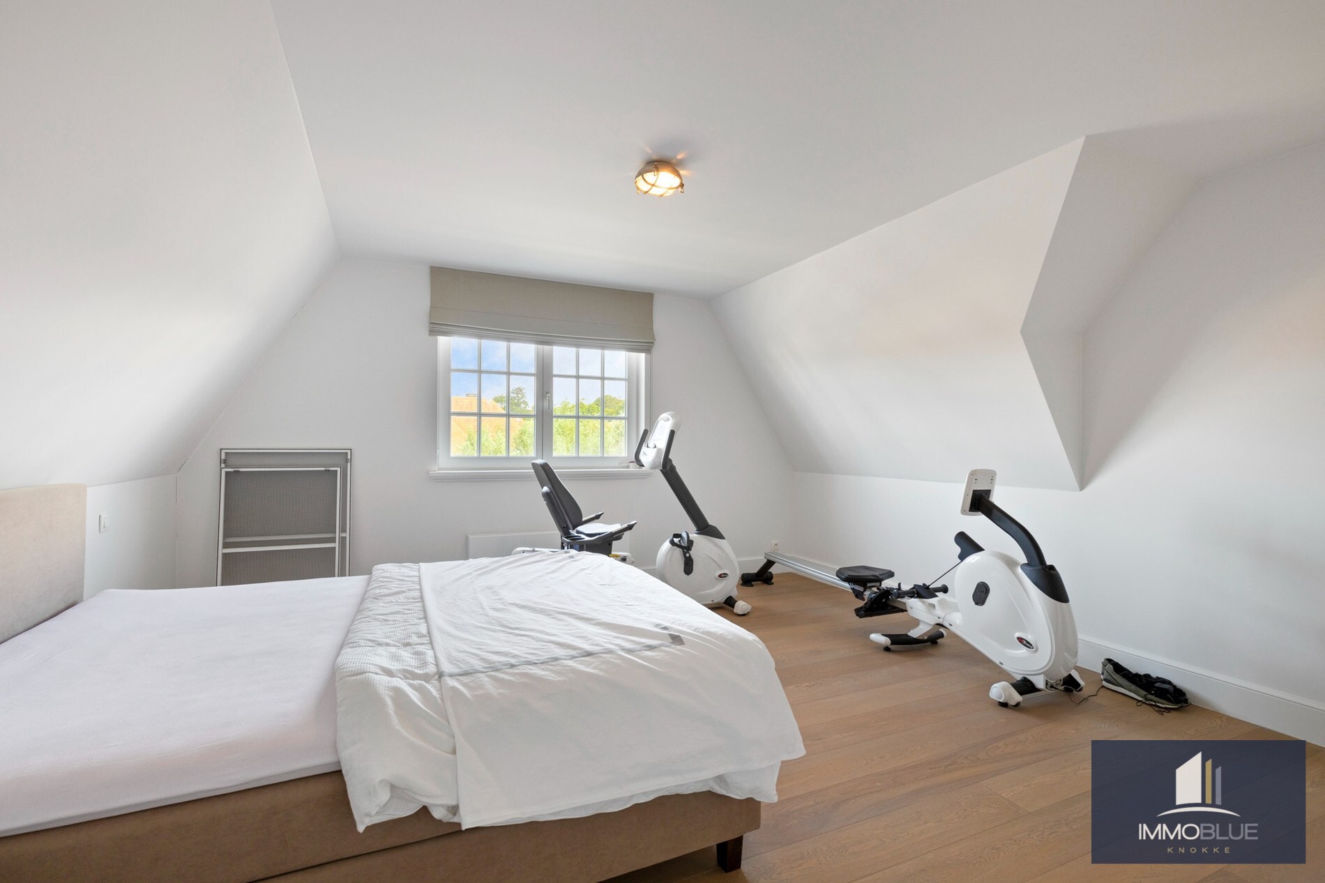 Luxueuze en stijlvolle villa in Engelse Cottage stijl met verwarmd zwembad gelegen in het Zoute. 