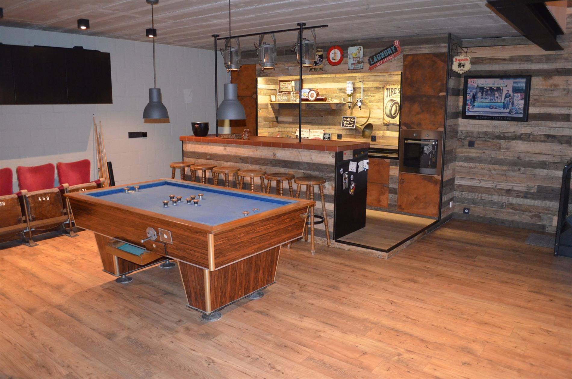 Magazijn (+/- 650m²), nieuwbouw duplex loft en bureau op 921m² goed gelegen te Maldegem 