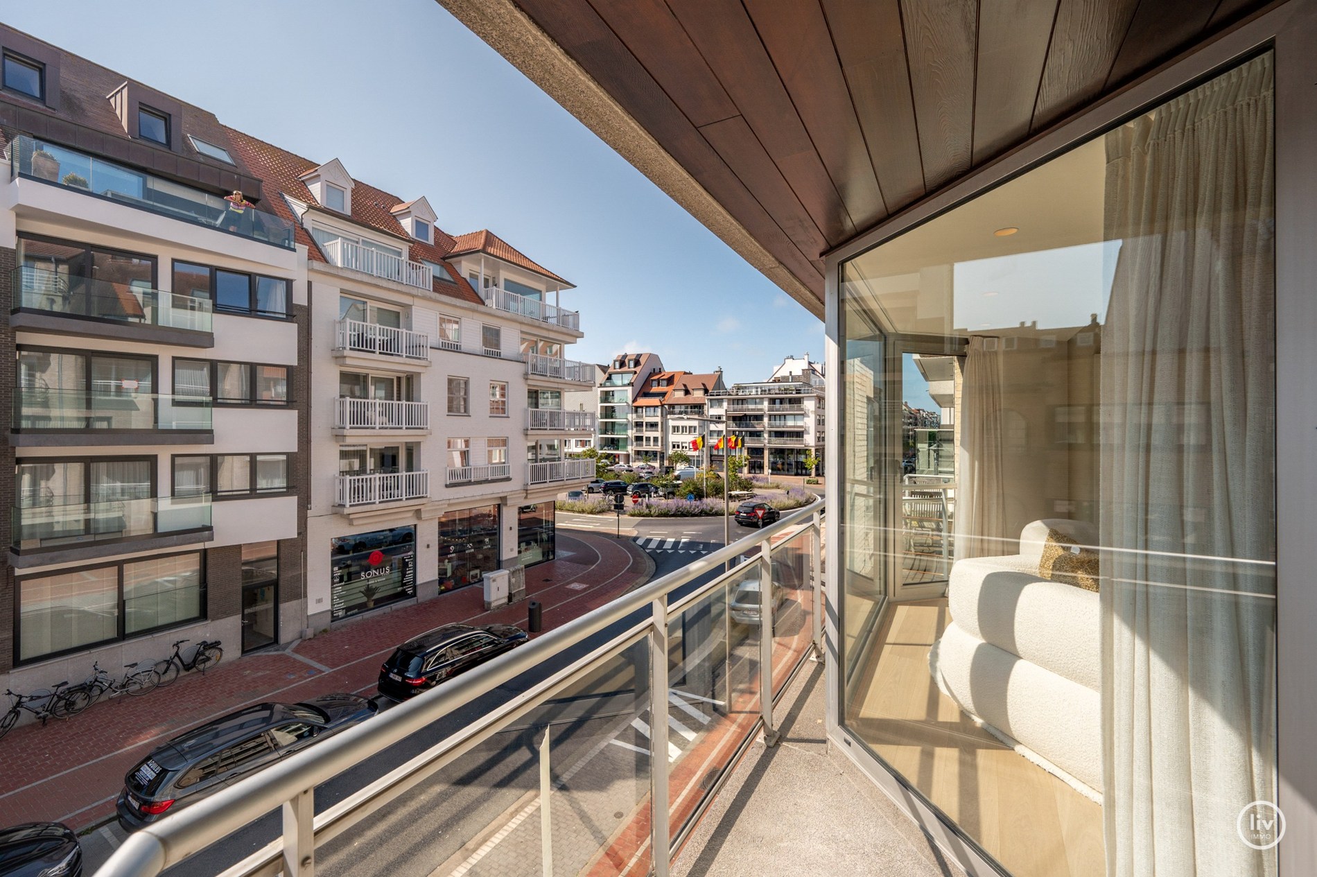 Appartement de plus de 3 chambres avec des finitions très luxueuses et possibilité de garage dans l'immeuble. 